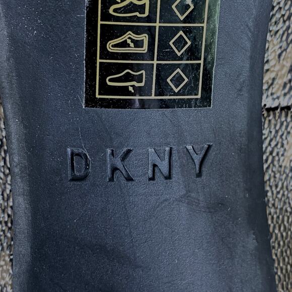 DKNY Monogram Bow Pointed Heels Chocolate Brown Patent Leather 7.5 Fall Shoes - Picture 9 of 10